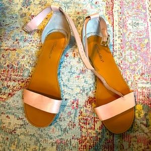 Breckelle’s ankle strap flats